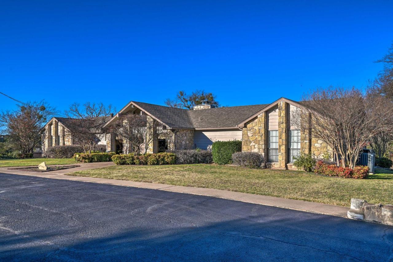 Charming Lake Creek Cabin With Pool Access And Decks Granbury Exterior foto