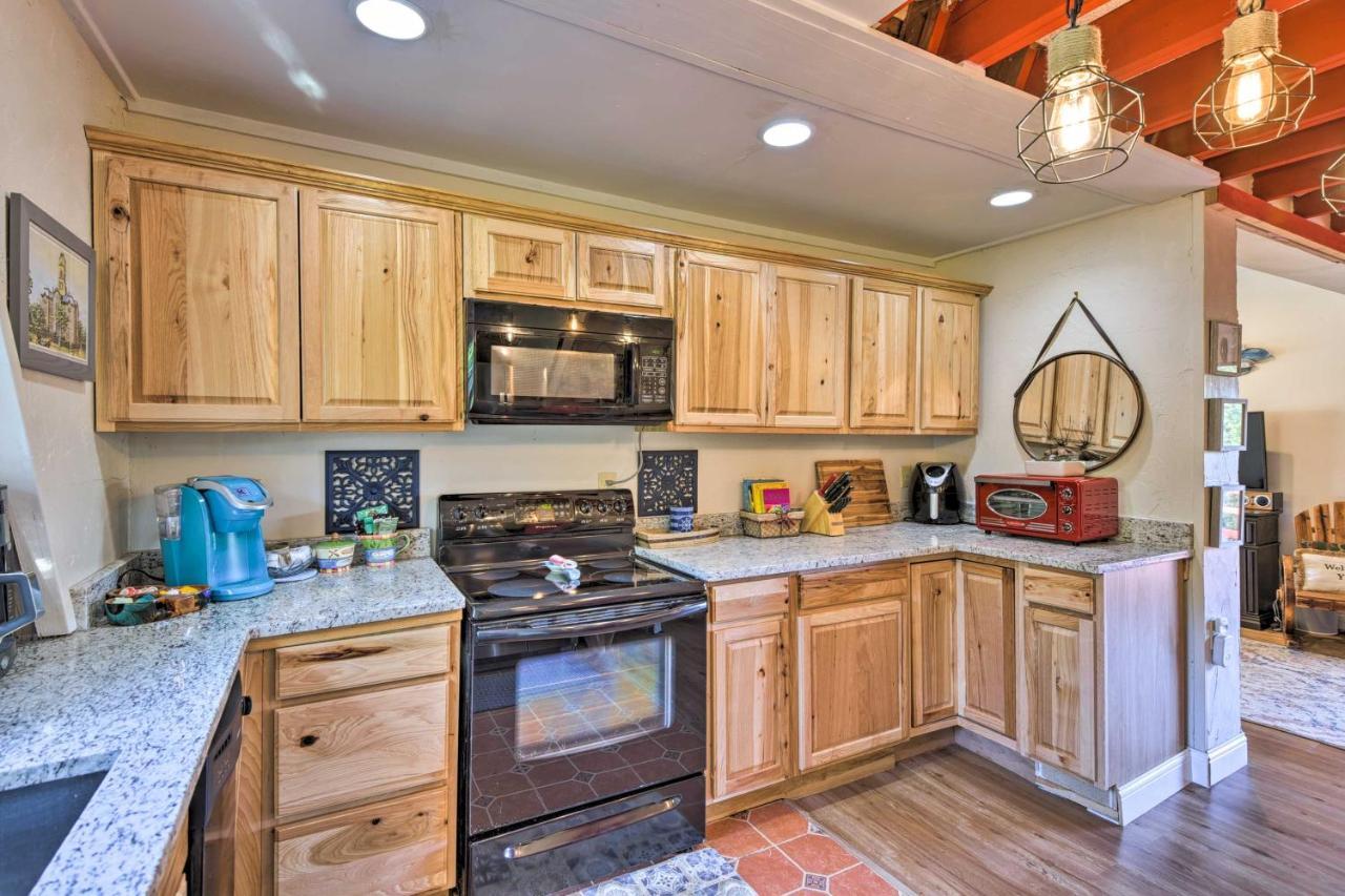Charming Lake Creek Cabin With Pool Access And Decks Granbury Exterior foto