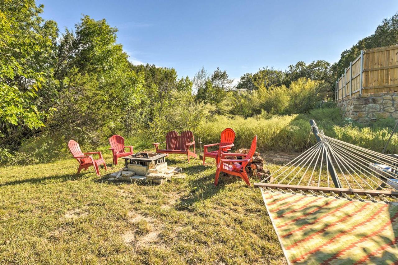 Charming Lake Creek Cabin With Pool Access And Decks Granbury Exterior foto