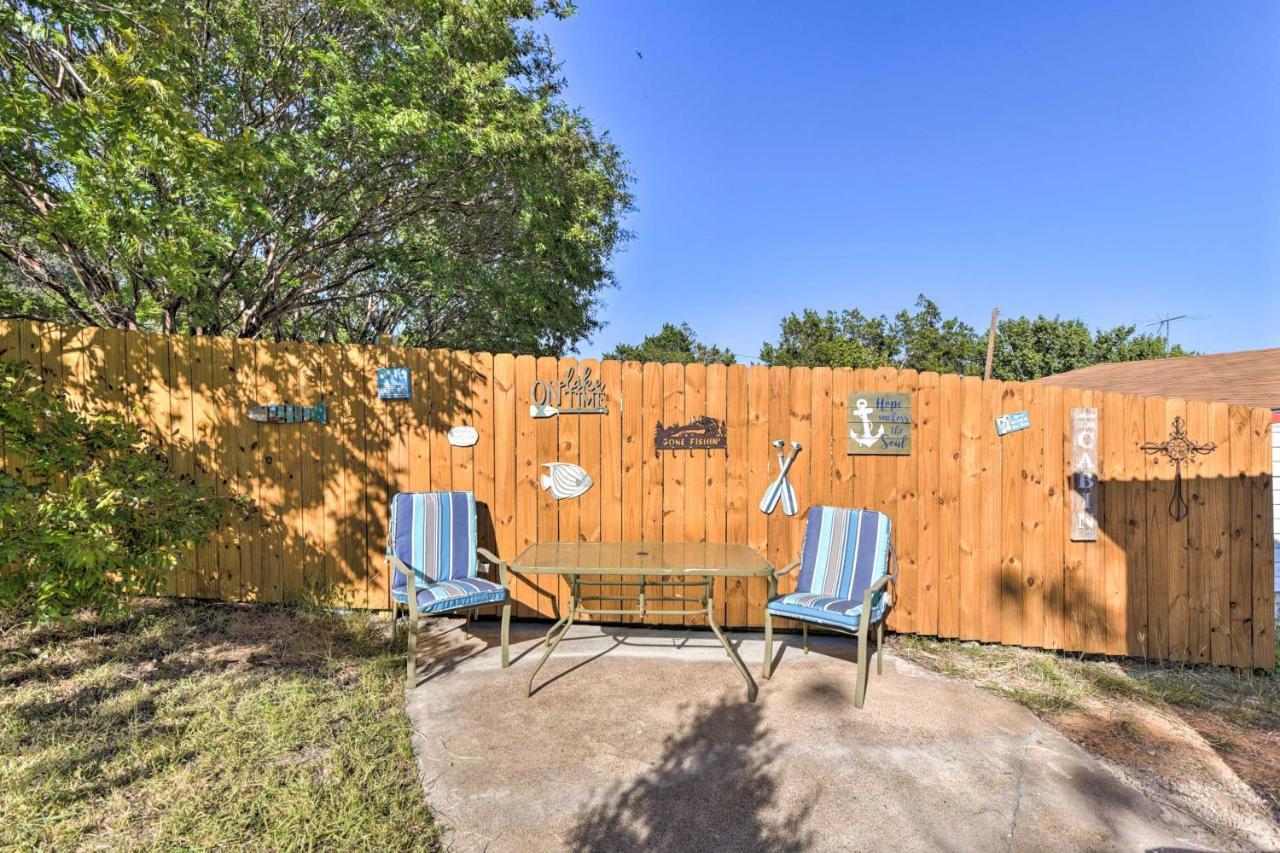 Charming Lake Creek Cabin With Pool Access And Decks Granbury Exterior foto